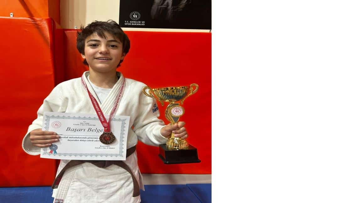 IĞDIR ULUSLAR ARASI DOSTLUK MAÇINDA  ÖĞRENCİMİZ   EDANUR KEMER  JUDO BRANŞINDA  1. OLMUŞTUR.